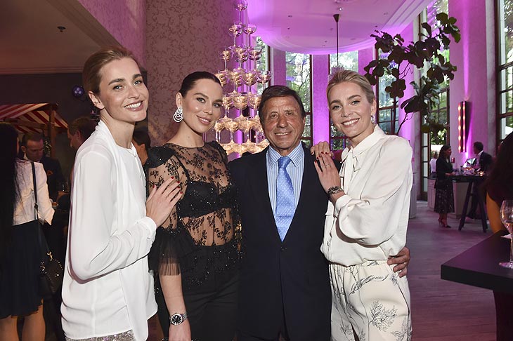 Sir Rocco Forte (Rocco Forte Hotels), Liliana Nova (ehemals Matthäus),  und Julia und Nina Meise The Charles Hotel, Verabschiedung von Hoteldirektor Frank Heller und zur Begrüßung seines Nachfolgers Florian Steinmaier in München am 17.05.2022 Foto: BrauerPhotos / G.Nitschke für The Charles Hotel